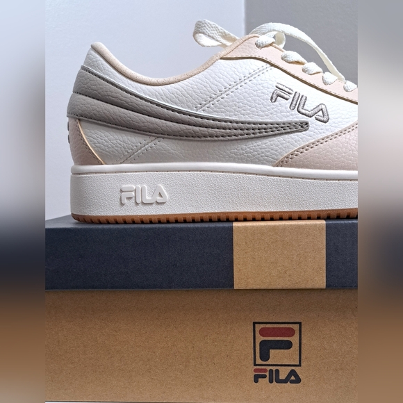 FILA A LOW CASUAL MENS SNEAKERS NWBOX SIZE 10.5 US/ 44 EUR COLOR BLEACHED SAND - Picture 5 of 12